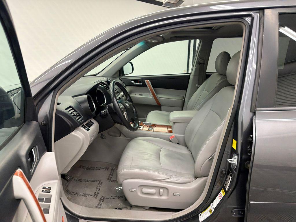 used 2010 Toyota Highlander car, priced at $10,894