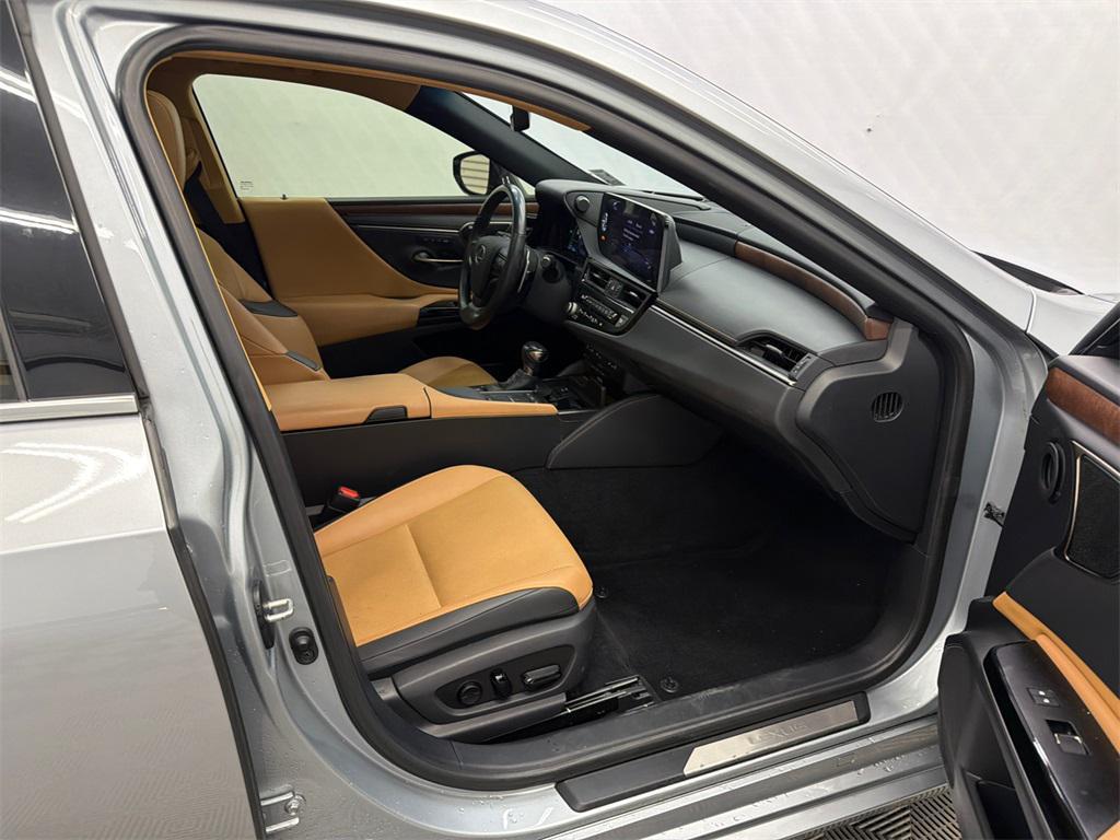 used 2022 Lexus ES 300h car, priced at $30,799