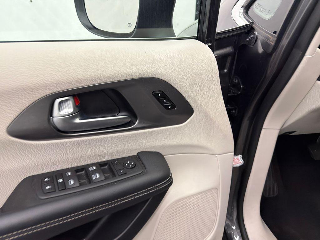 used 2023 Chrysler Pacifica car, priced at $23,298