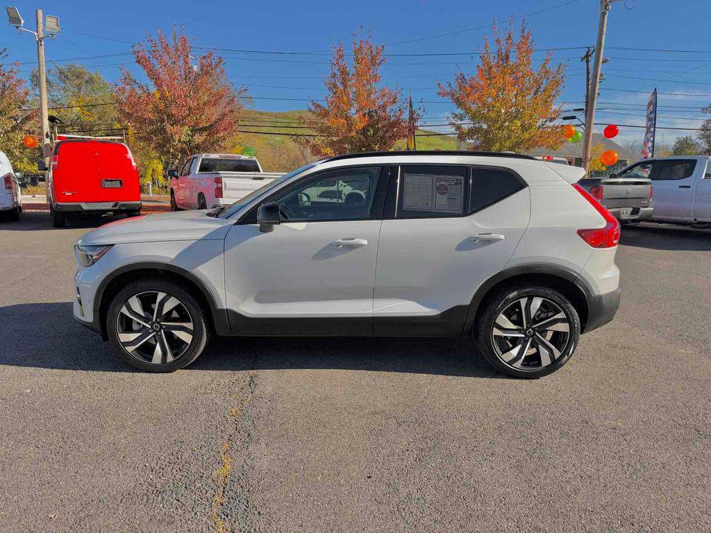 used 2024 Volvo XC40 car, priced at $30,823