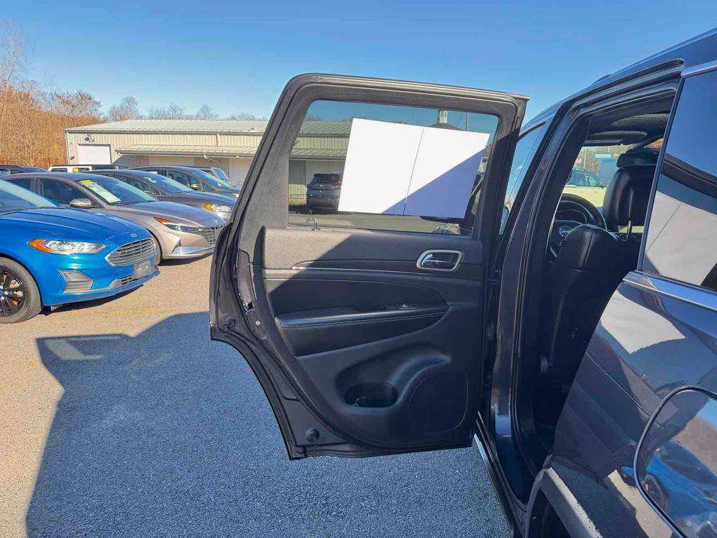 used 2015 Jeep Grand Cherokee car, priced at $13,884