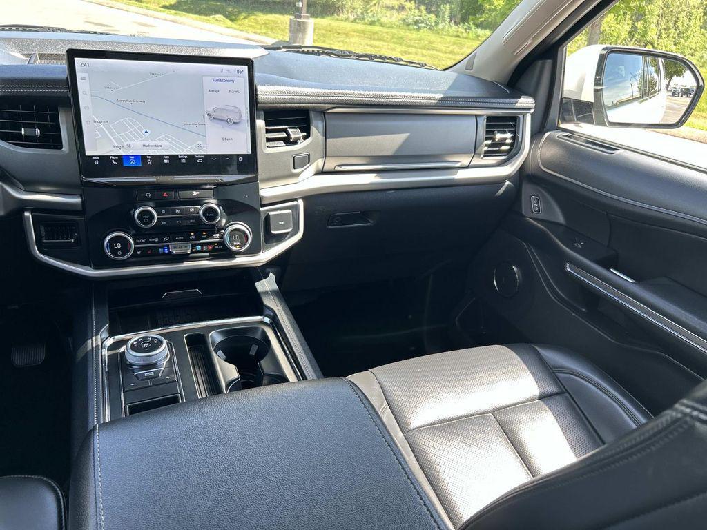 used 2024 Ford Expedition car, priced at $32,500