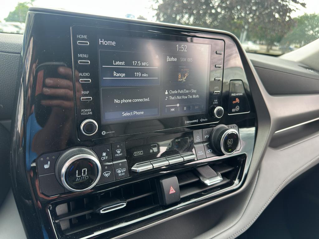 used 2022 Toyota Highlander car, priced at $31,895
