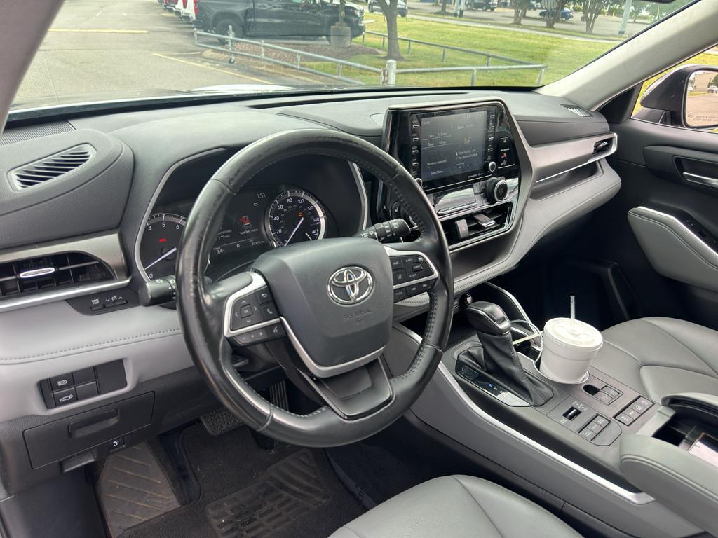 used 2022 Toyota Highlander car, priced at $31,895