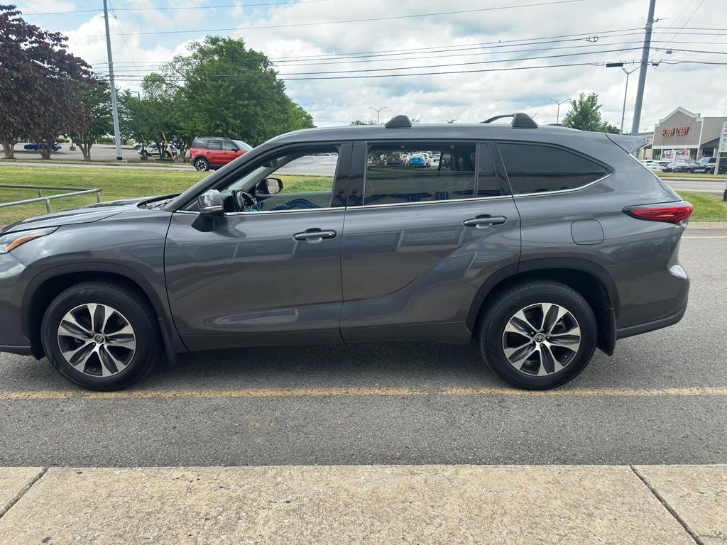 used 2022 Toyota Highlander car, priced at $31,895