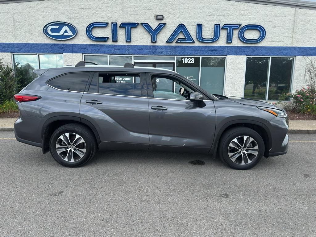used 2022 Toyota Highlander car, priced at $31,895
