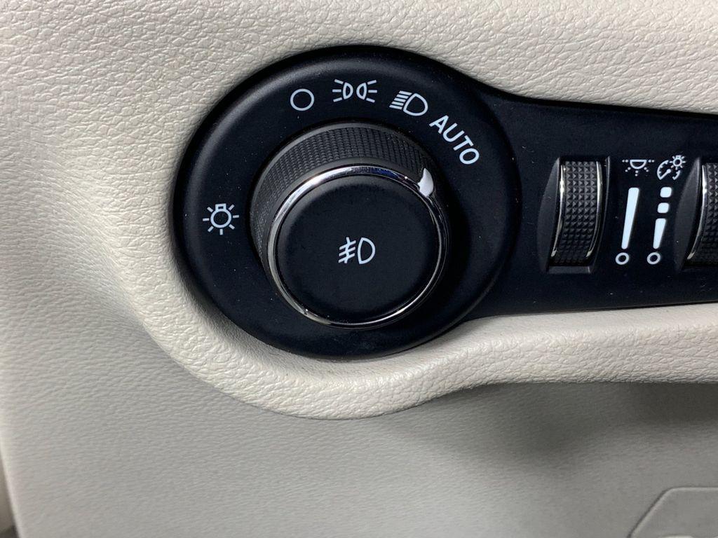 used 2021 Chrysler Pacifica Hybrid car, priced at $18,500
