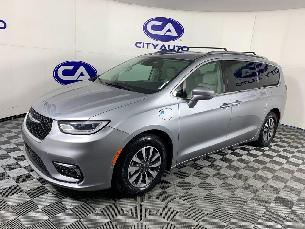 used 2021 Chrysler Pacifica Hybrid car, priced at $18,500