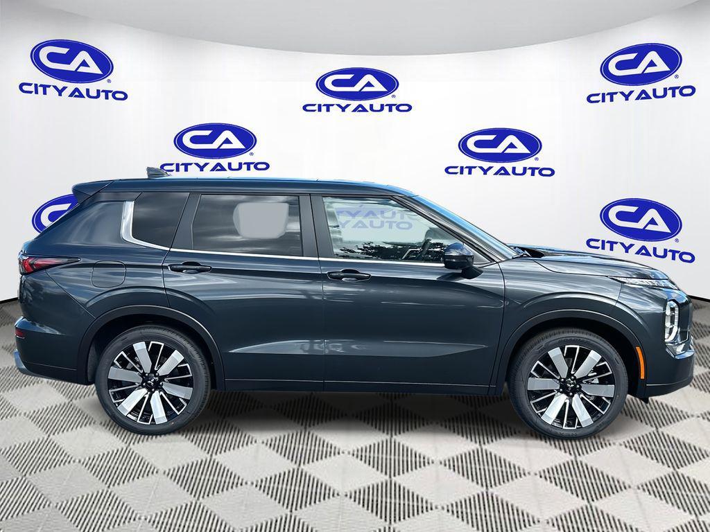 used 2025 Mitsubishi Outlander car, priced at $34,990