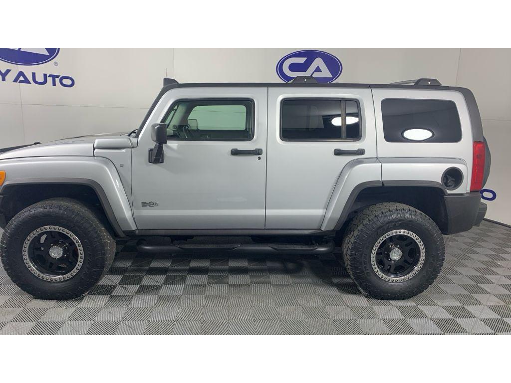 used 2009 Hummer H3 car, priced at $23,995