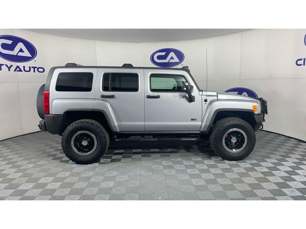 used 2009 Hummer H3 car, priced at $23,995