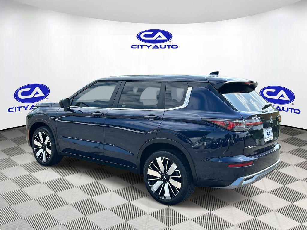 used 2025 Mitsubishi Outlander car, priced at $25,700