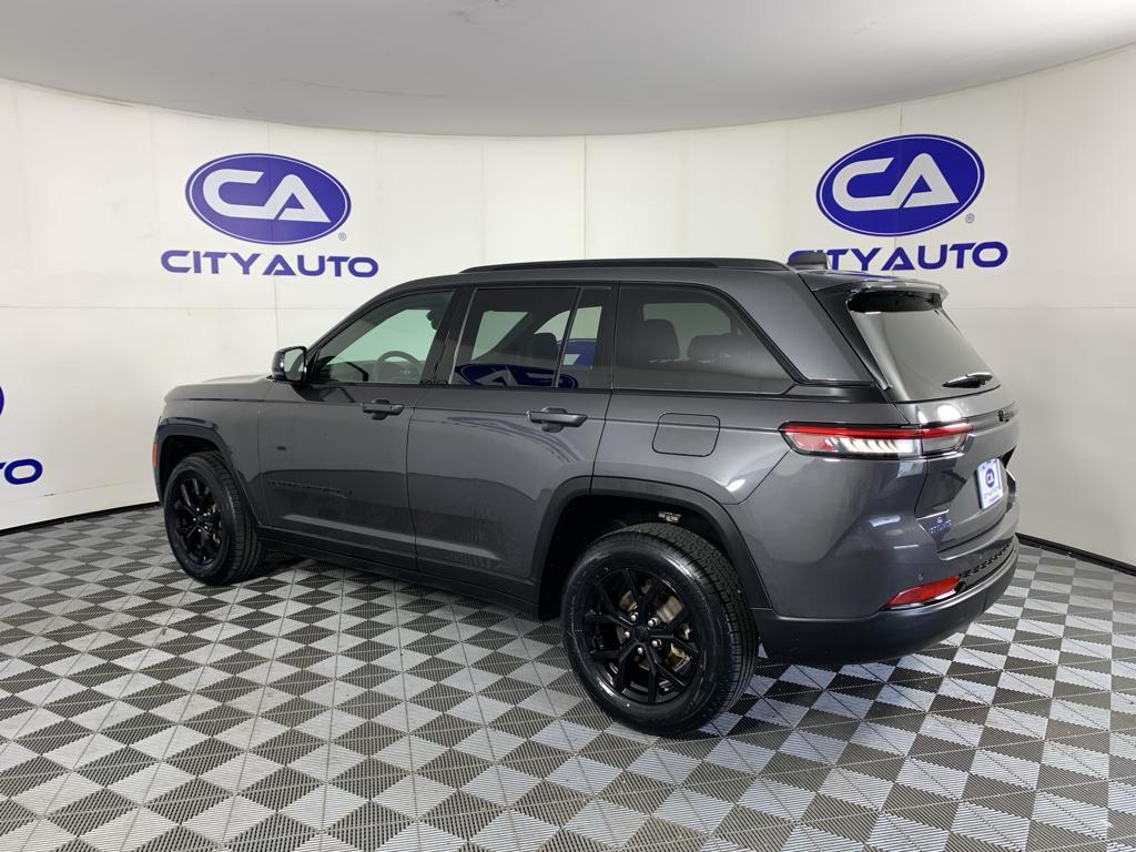 used 2024 Jeep Grand Cherokee car, priced at $29,950