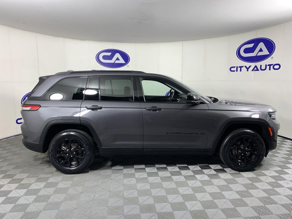 used 2024 Jeep Grand Cherokee car, priced at $29,950