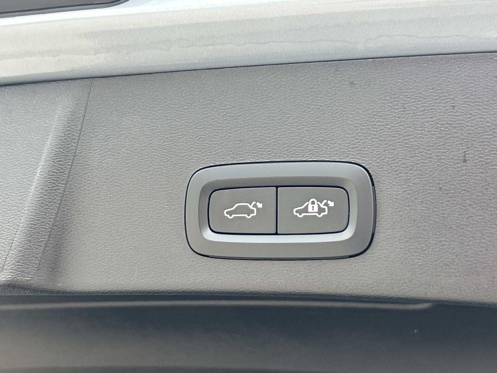 used 2023 Volvo XC40 car, priced at $25,470