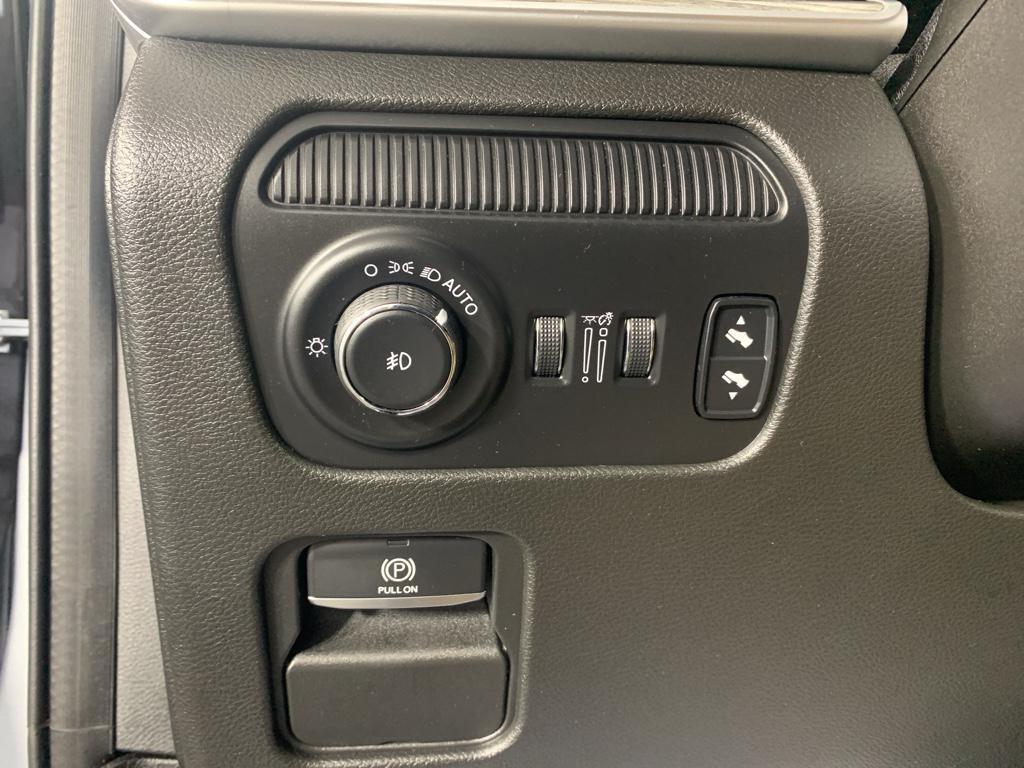 used 2022 Jeep Wagoneer car, priced at $35,341