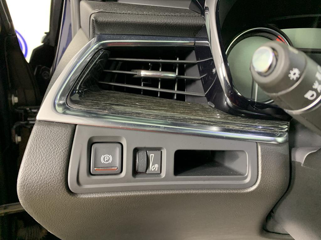 used 2021 Cadillac XT5 car, priced at $25,691