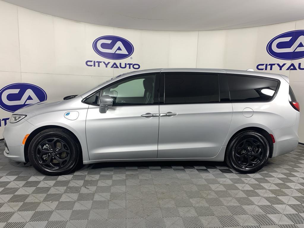 used 2022 Chrysler Pacifica Hybrid car, priced at $25,499