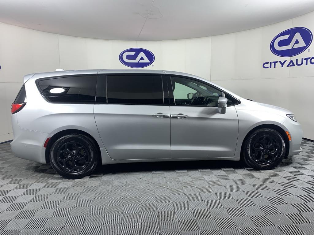 used 2022 Chrysler Pacifica Hybrid car, priced at $25,499