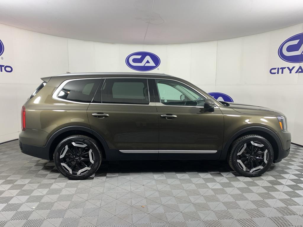 used 2025 Kia Telluride car, priced at $33,880