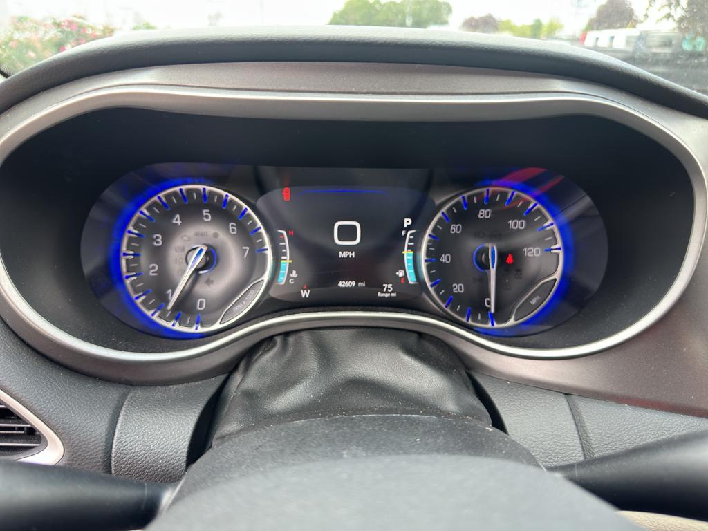 used 2023 Chrysler Pacifica car, priced at $25,880