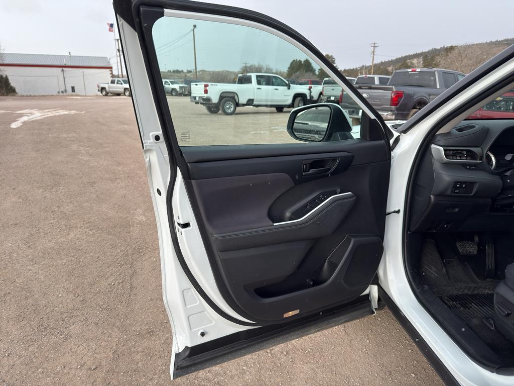 used 2024 Toyota Highlander car