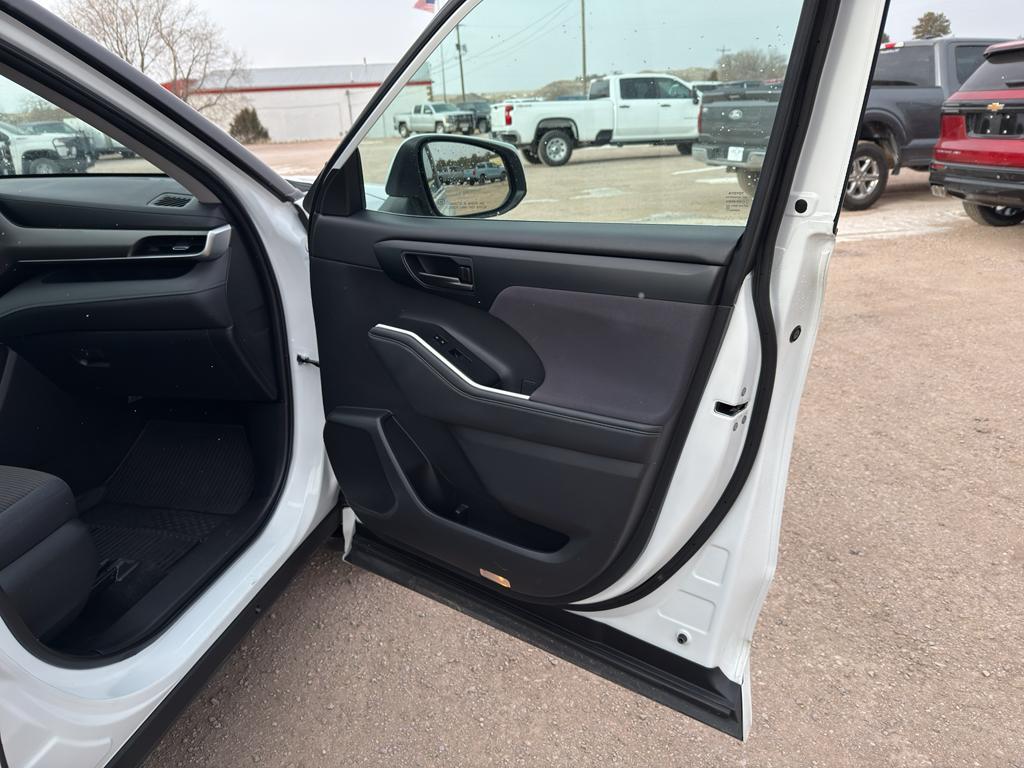 used 2024 Toyota Highlander car