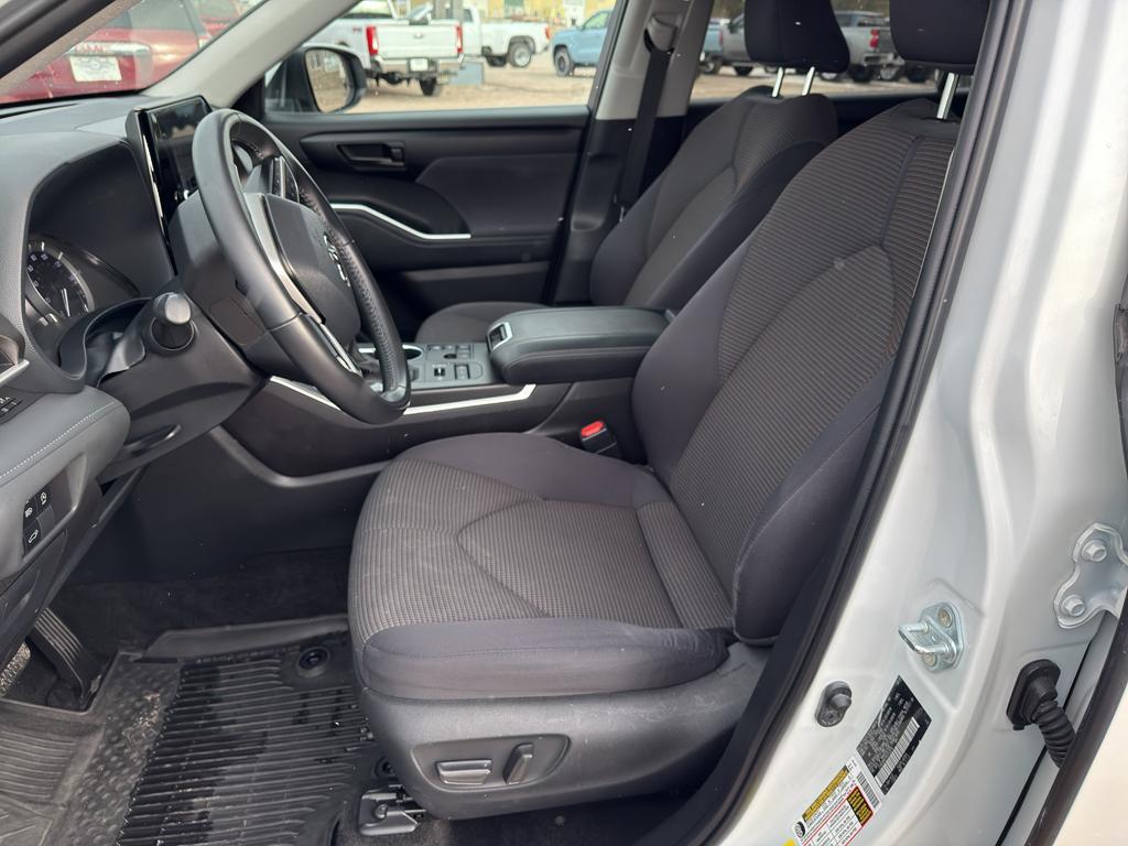 used 2024 Toyota Highlander car