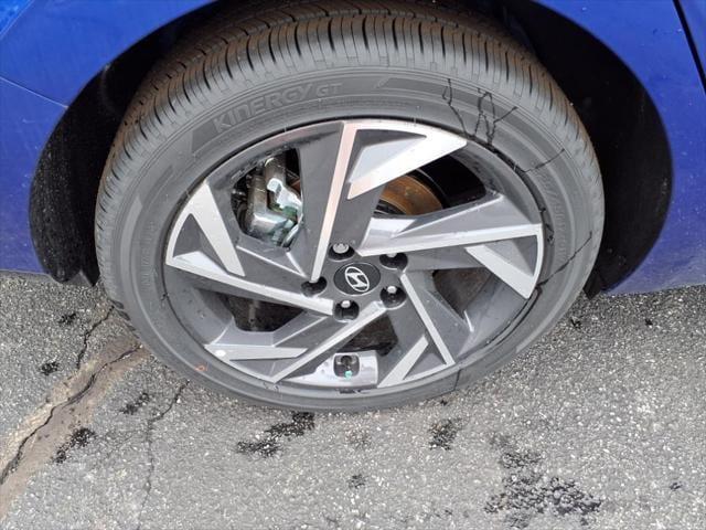 new 2025 Hyundai Elantra car, priced at $27,080