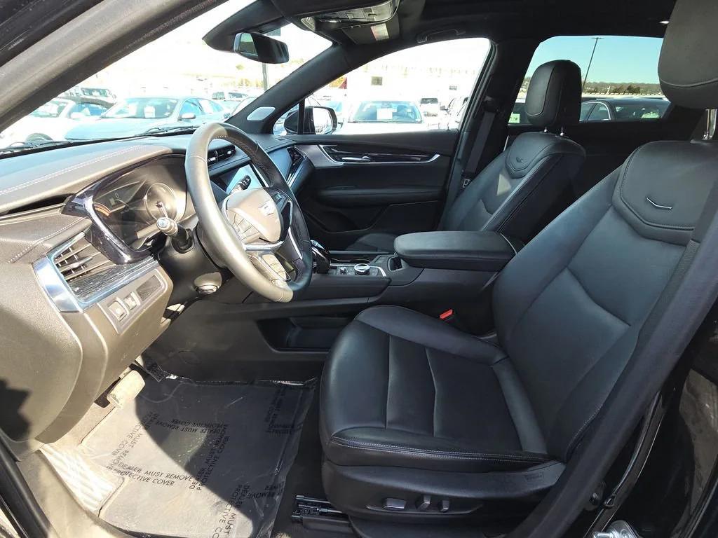 used 2025 Cadillac XT5 car, priced at $37,383