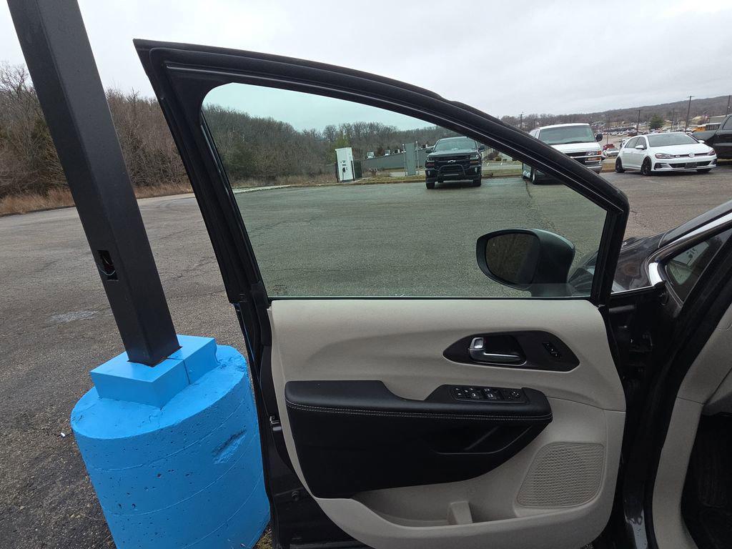 used 2023 Chrysler Pacifica car, priced at $23,780