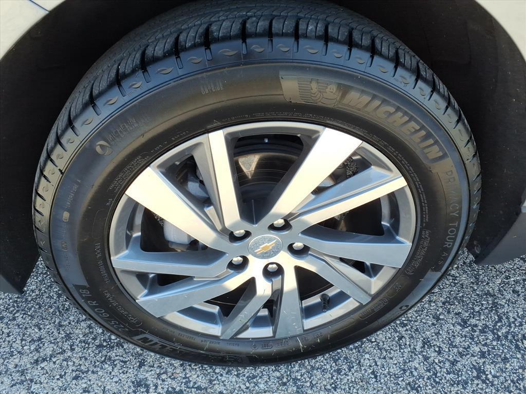 used 2024 Chevrolet Equinox car, priced at $25,888