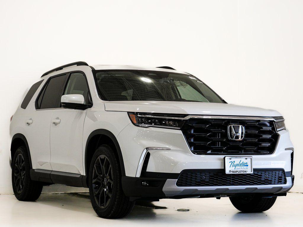 new 2025 Honda Pilot car, priced at $49,166