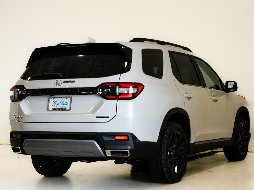 new 2025 Honda Pilot car, priced at $49,166