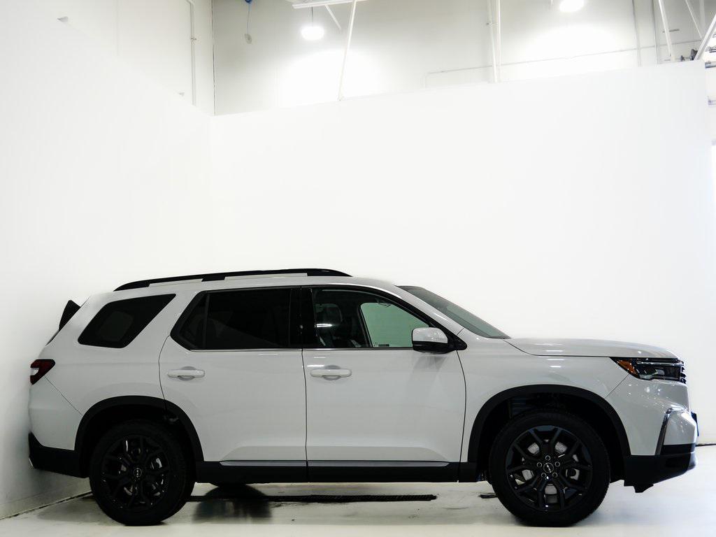 new 2025 Honda Pilot car, priced at $49,166