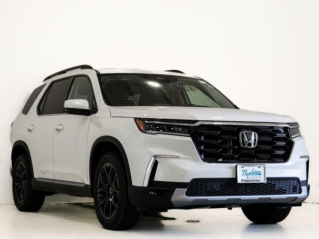 new 2025 Honda Pilot car, priced at $49,166