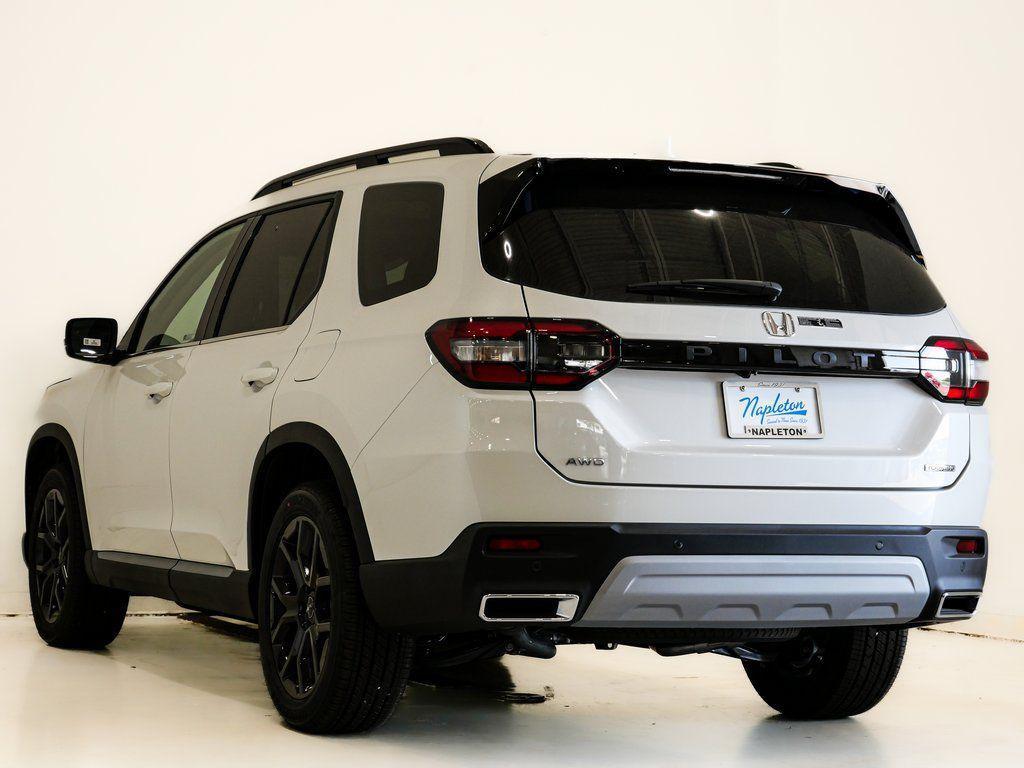 new 2025 Honda Pilot car, priced at $49,166