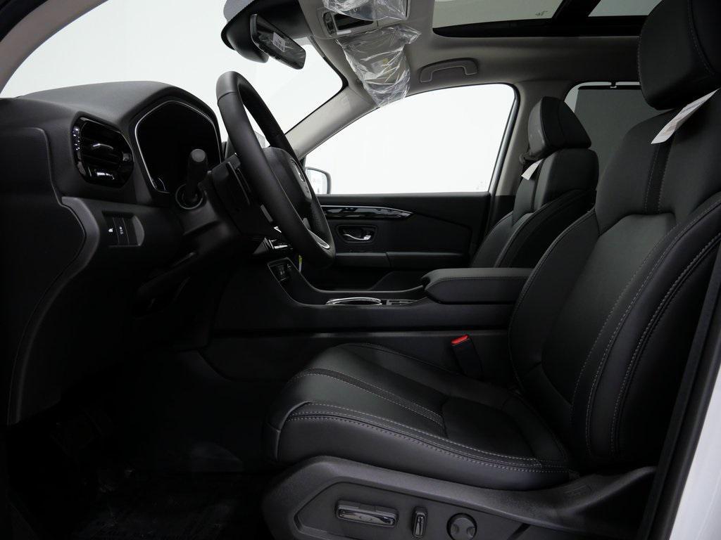 new 2025 Honda Pilot car, priced at $49,166