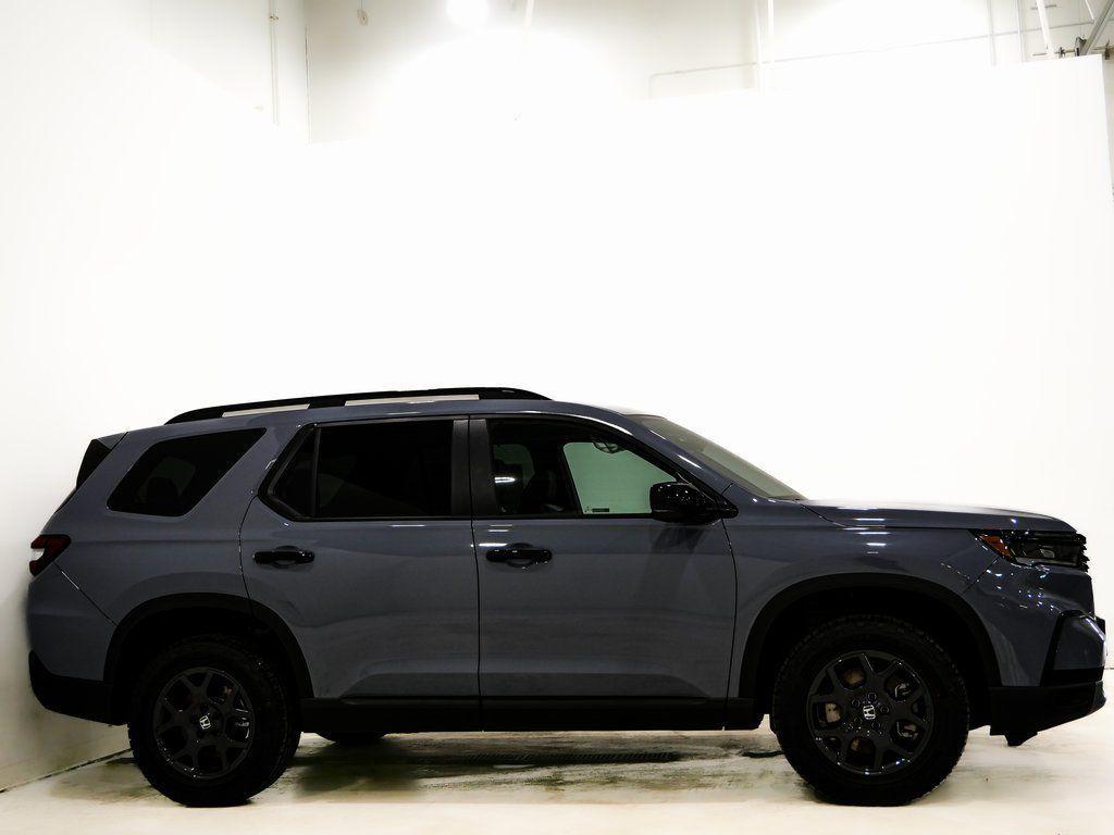 new 2025 Honda Pilot car, priced at $48,259