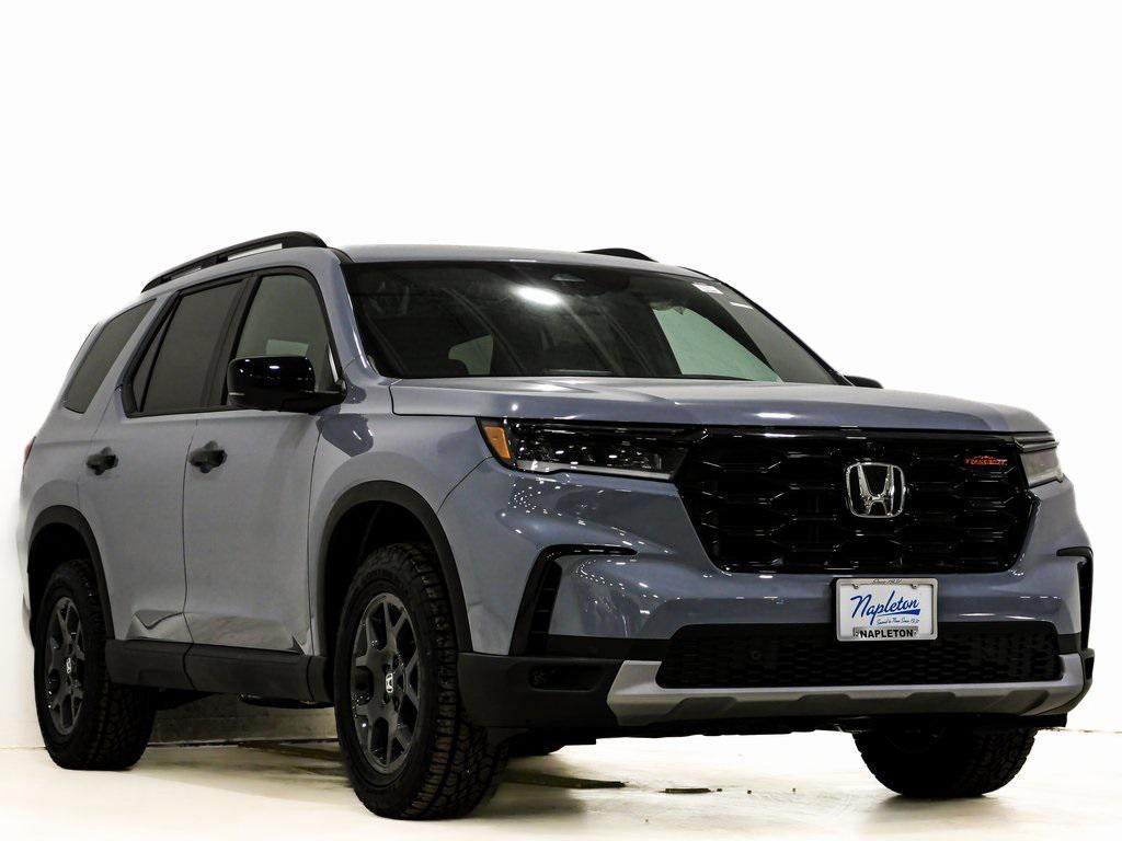 new 2025 Honda Pilot car, priced at $48,259