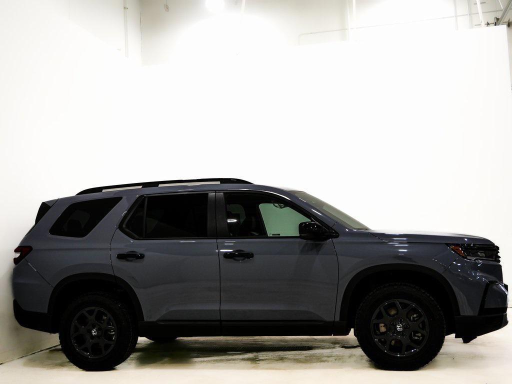 new 2025 Honda Pilot car, priced at $48,259