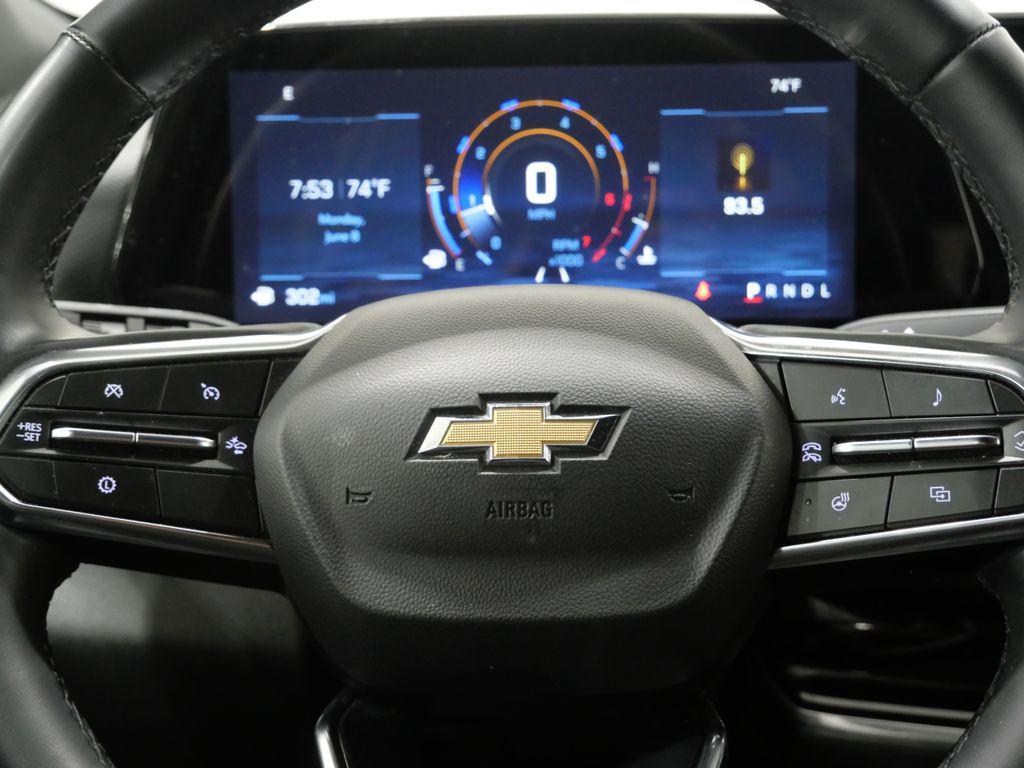 used 2025 Chevrolet Equinox car, priced at $24,312