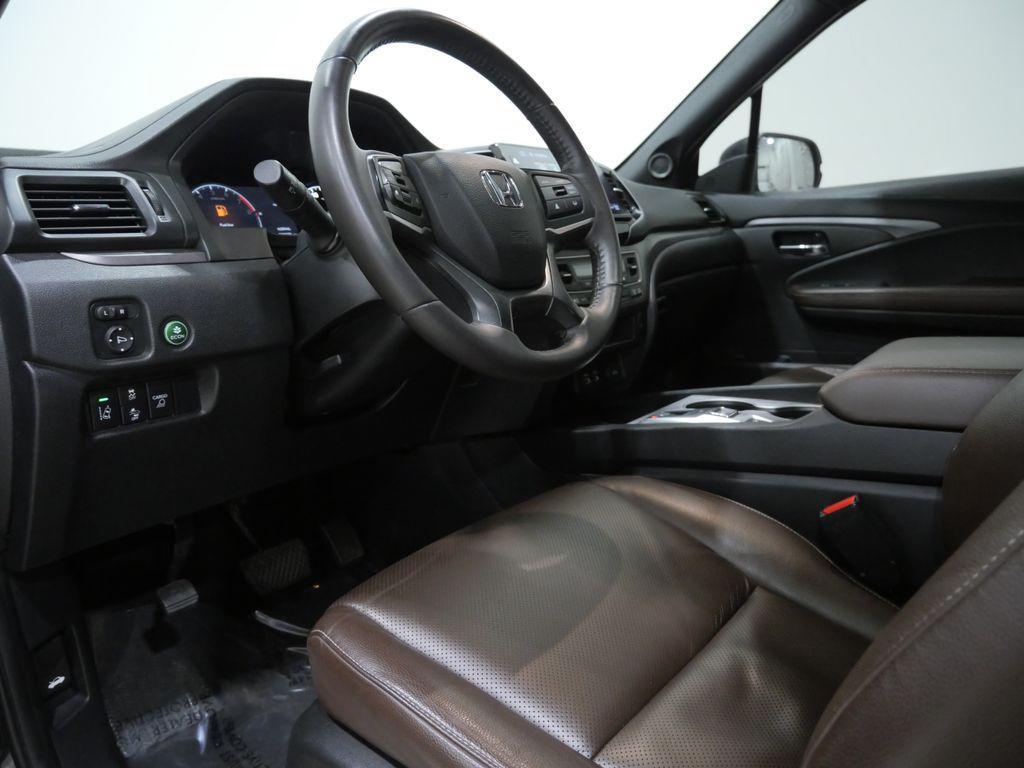 used 2025 Honda Ridgeline car, priced at $32,500