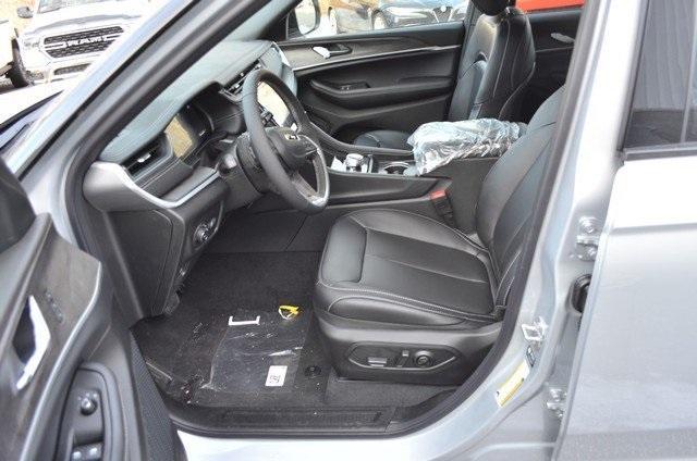 new 2025 Jeep Grand Cherokee car, priced at $53,735