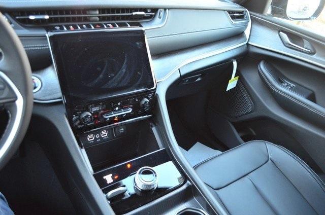 new 2025 Jeep Grand Cherokee car, priced at $53,735