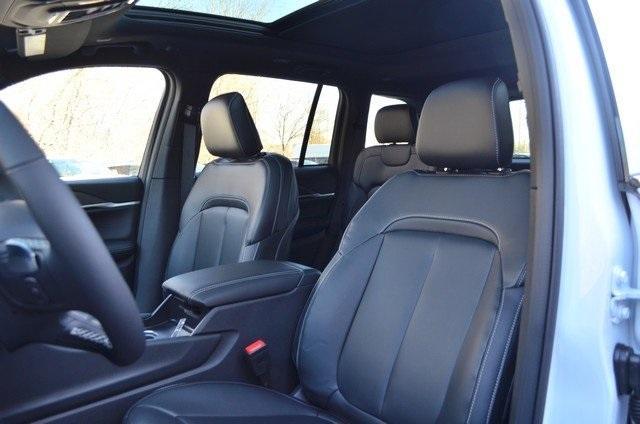 new 2025 Jeep Grand Cherokee car, priced at $53,640