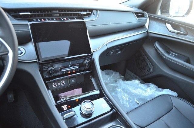 new 2025 Jeep Grand Cherokee car, priced at $53,640