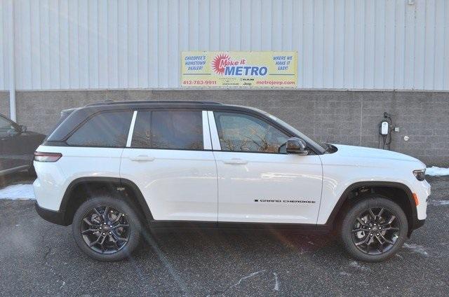 new 2025 Jeep Grand Cherokee car, priced at $53,640
