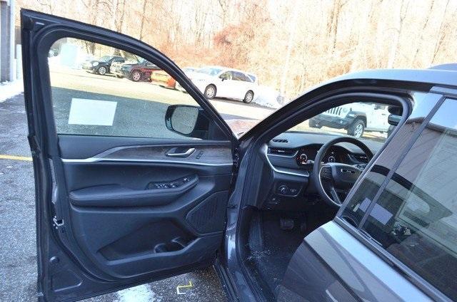 new 2025 Jeep Grand Cherokee car, priced at $54,235