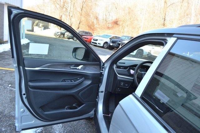 new 2025 Jeep Grand Cherokee car, priced at $54,235